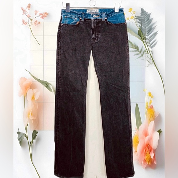 A & F High Rise 90s Relaxed Jeans NWOT - Picture 3 of 10